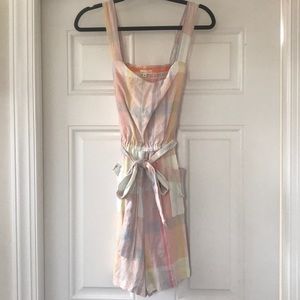 Size L. Pastel colored jumper with pockets